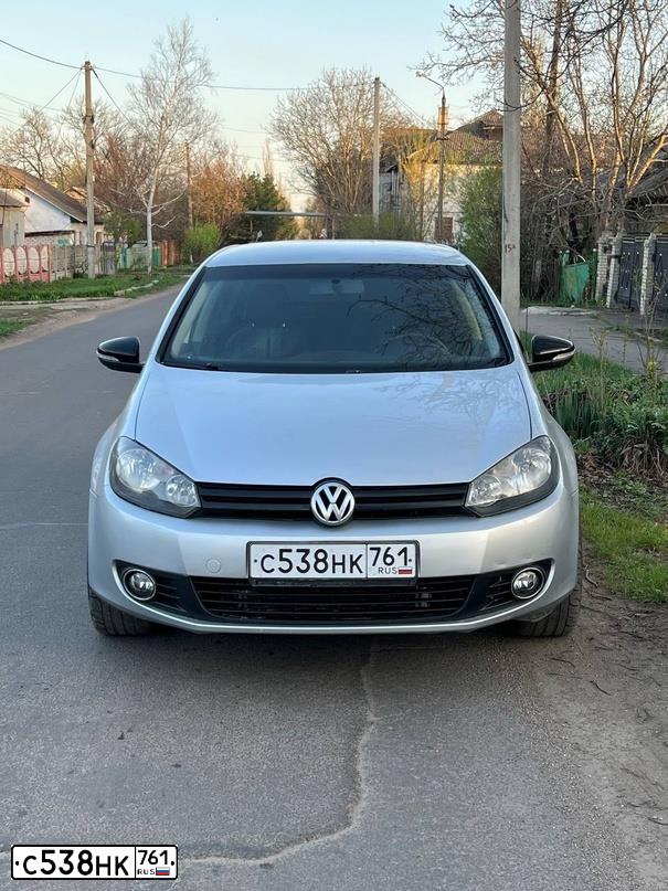 Фото автомобиля VOLKSWAGEN GOLF, 2012 — госномер Е356ЕР180. Цвет: Серебристый