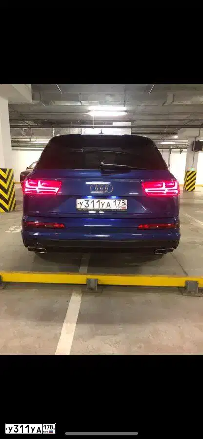 Фото автомобиля AUDI Q7, 2016 — госномер О321АТ198. Цвет: ЯРКО-СИНИЙ