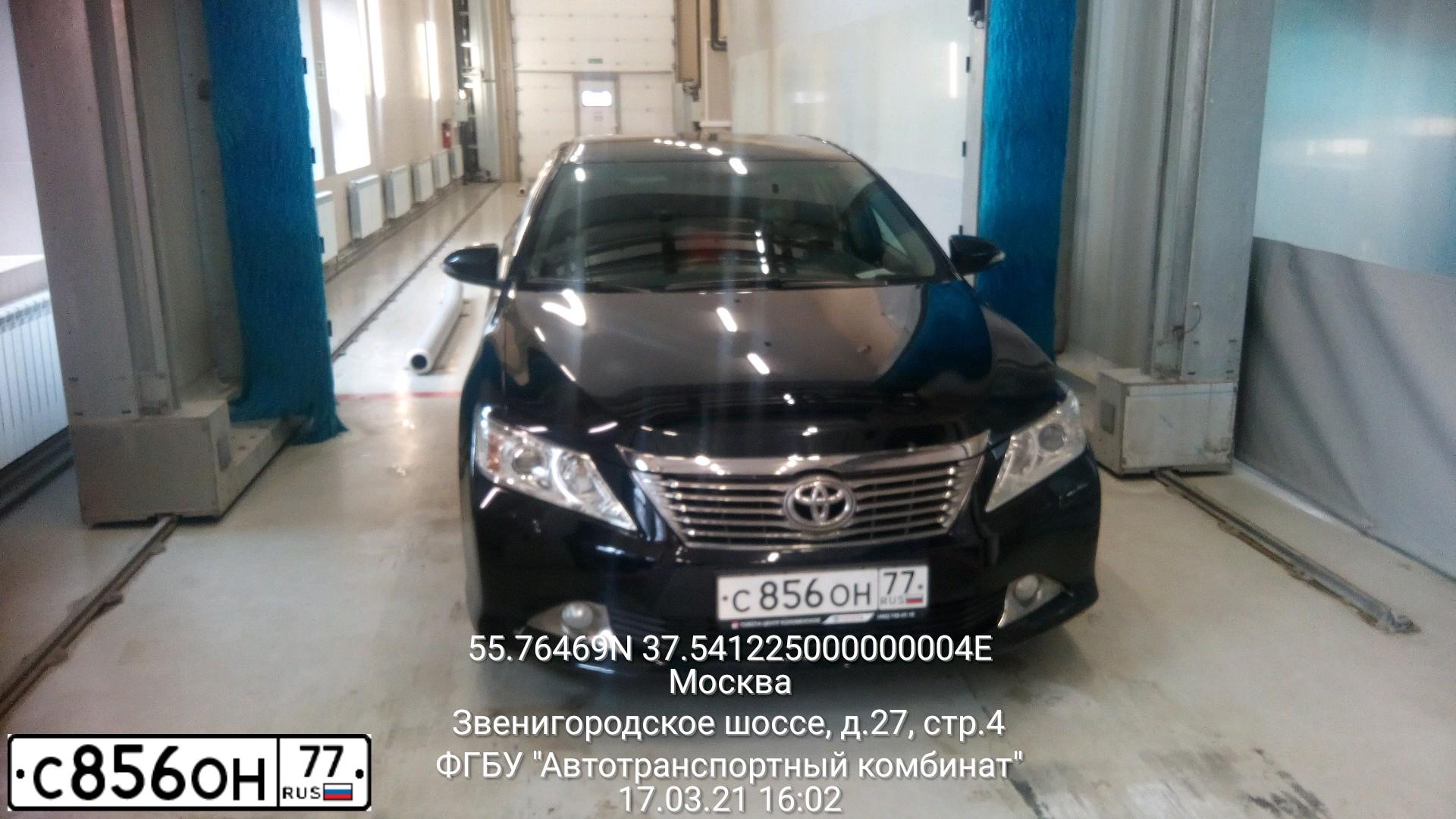 Фото автомобиля TOYOTA CAMRY, 2014 — госномер С856ОН77. Цвет: ЧЕРНЫЙ МЕТАЛЛИК