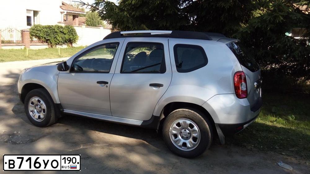 Фото автомобиля RENAULT DUSTER, 2012 — госномер В716УО190. Цвет: СВЕТЛО-СЕРЫЙ