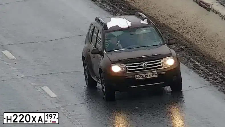 Фото автомобиля RENAULT DUSTER, 2012 — госномер Н220ХА197. Цвет: Коричневый