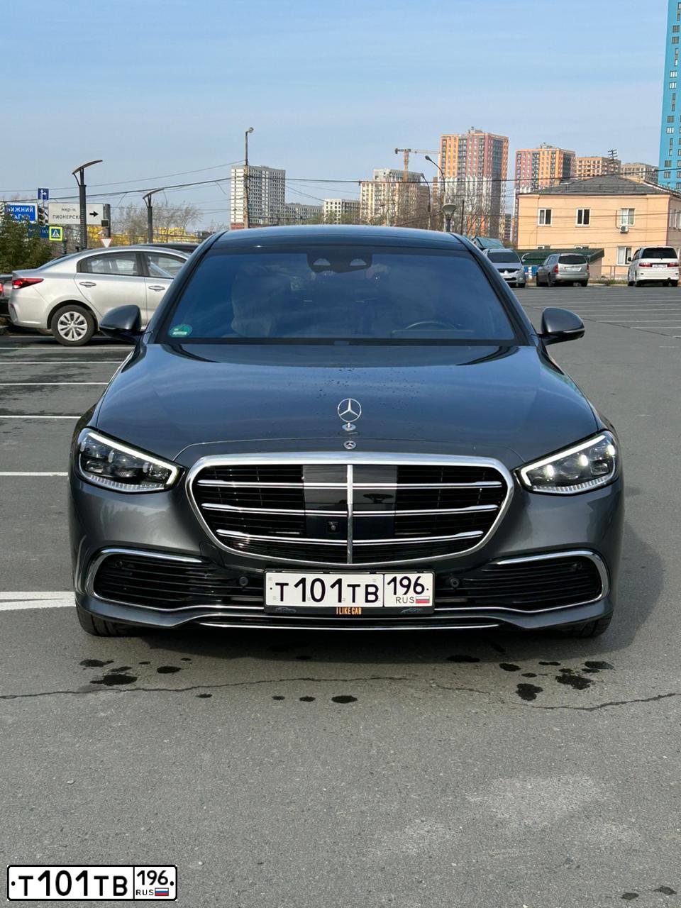 Фото автомобиля MERCEDES-BENZ S400, 2021 — госномер Т308ТВ196. Цвет: СЕРЫЙ