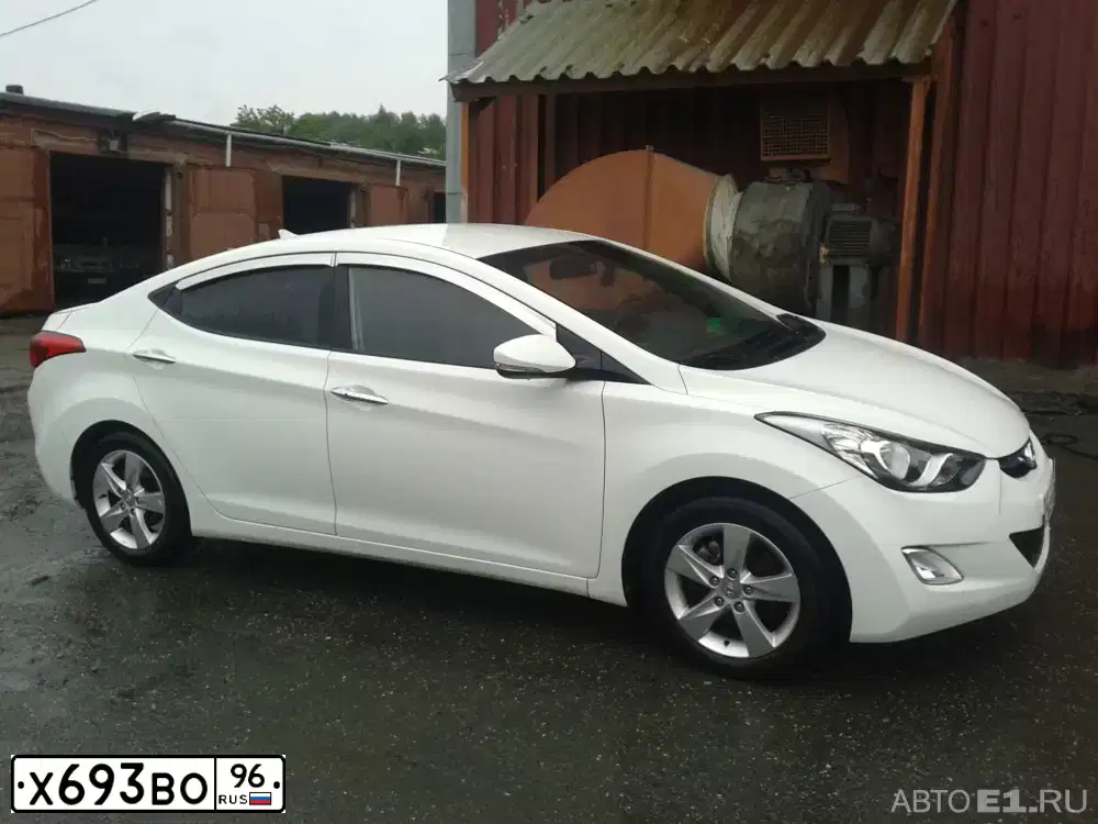 Фото автомобиля HYUNDAI AVANTE, 2012 — госномер Е784МК45. Цвет: Белый