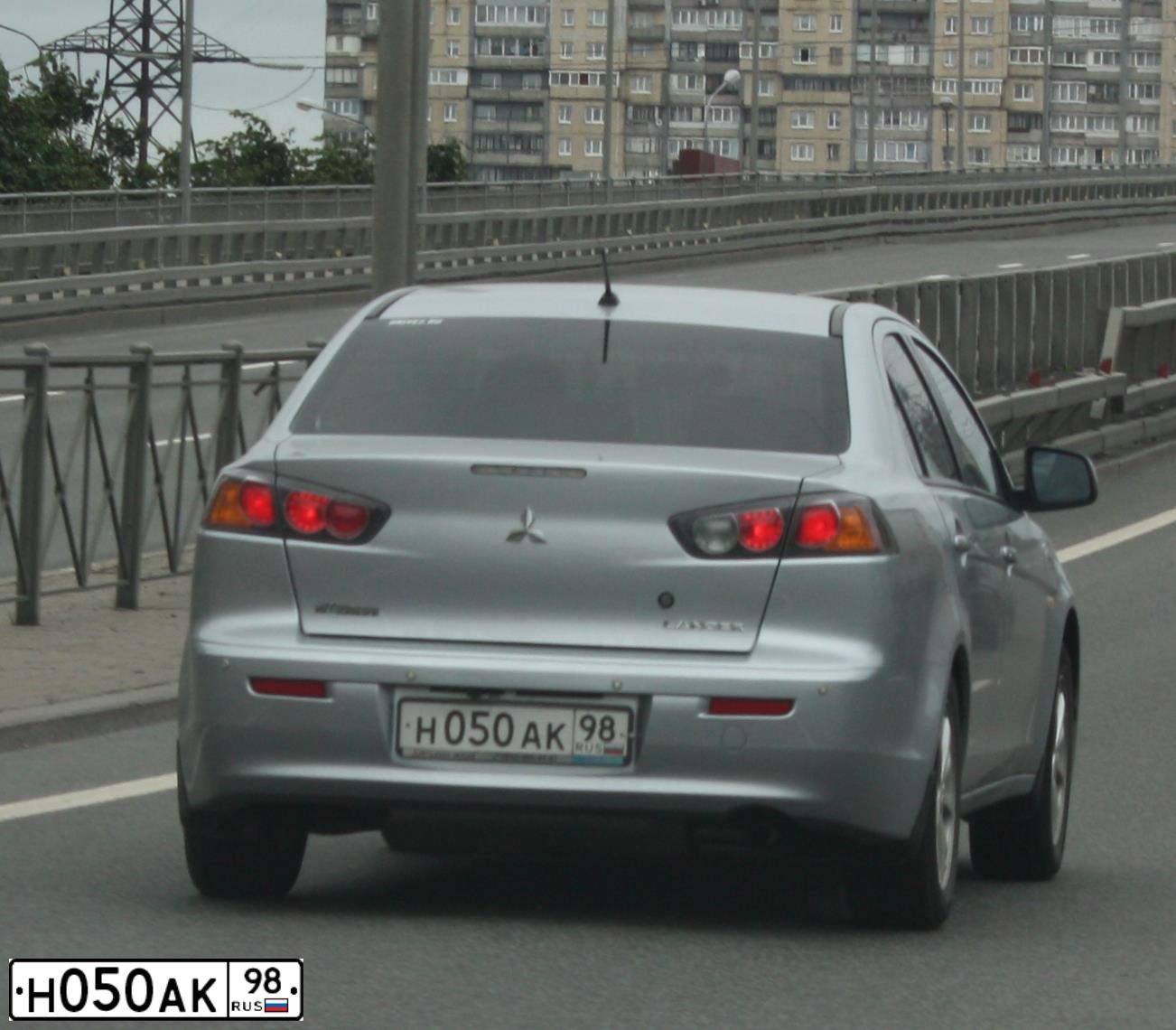 Фото автомобиля MITSUBISHI LANCER, 2011 — госномер Н050АК98. Цвет: СЕРЕБРИСТЫЙ