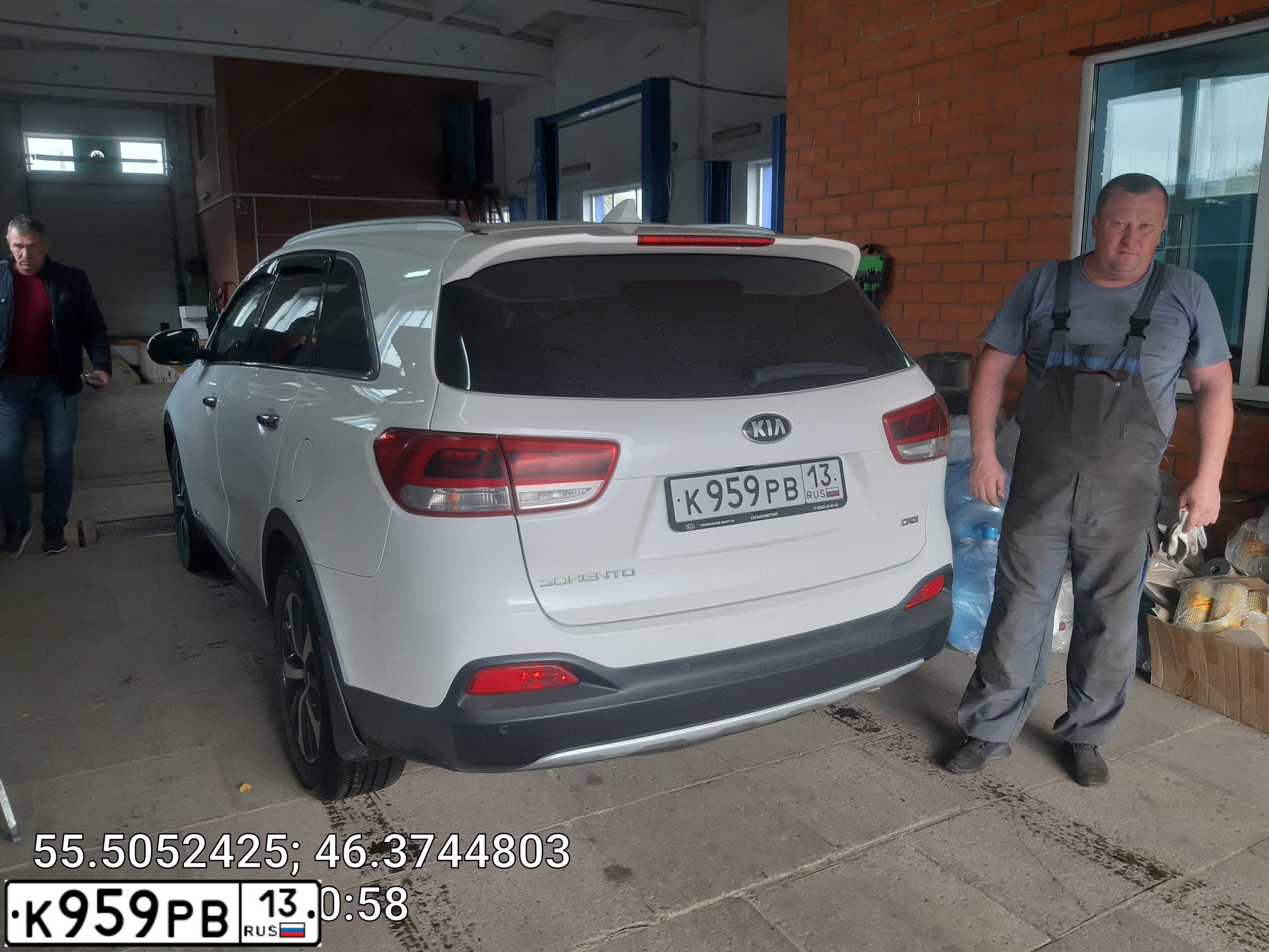 Фото автомобиля KIA SORENTO, 2017 — госномер М080СМ21. Цвет: Белый