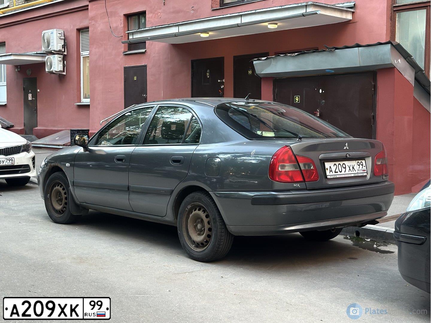 Фото автомобиля MITSUBISHI CARISMA, 2002 — госномер А209ХК99. Цвет: СЕРЫЙ