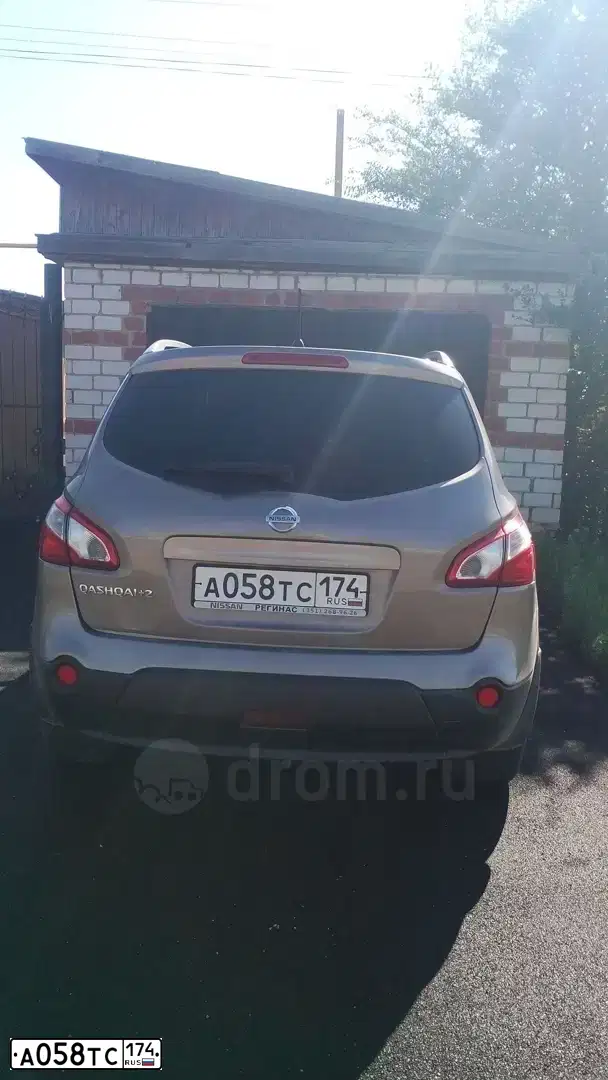 Фото автомобиля NISSAN QASHQAI, 2011 — госномер А058ТС174. Цвет: КОРИЧНЕВЫЙ