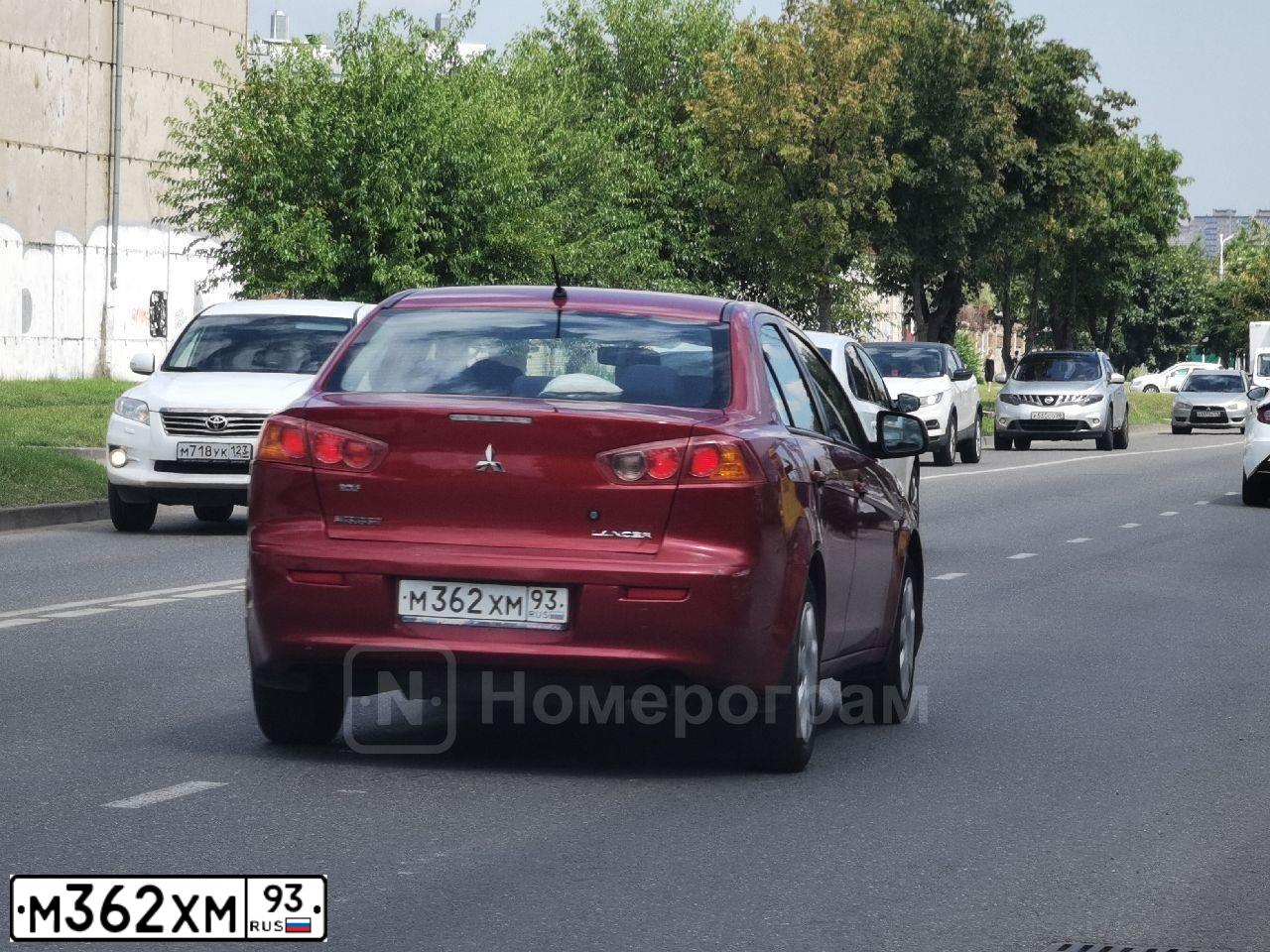 Фото автомобиля MITSUBISHI LANCER, 2008 — госномер У429МК05. Цвет: Красный