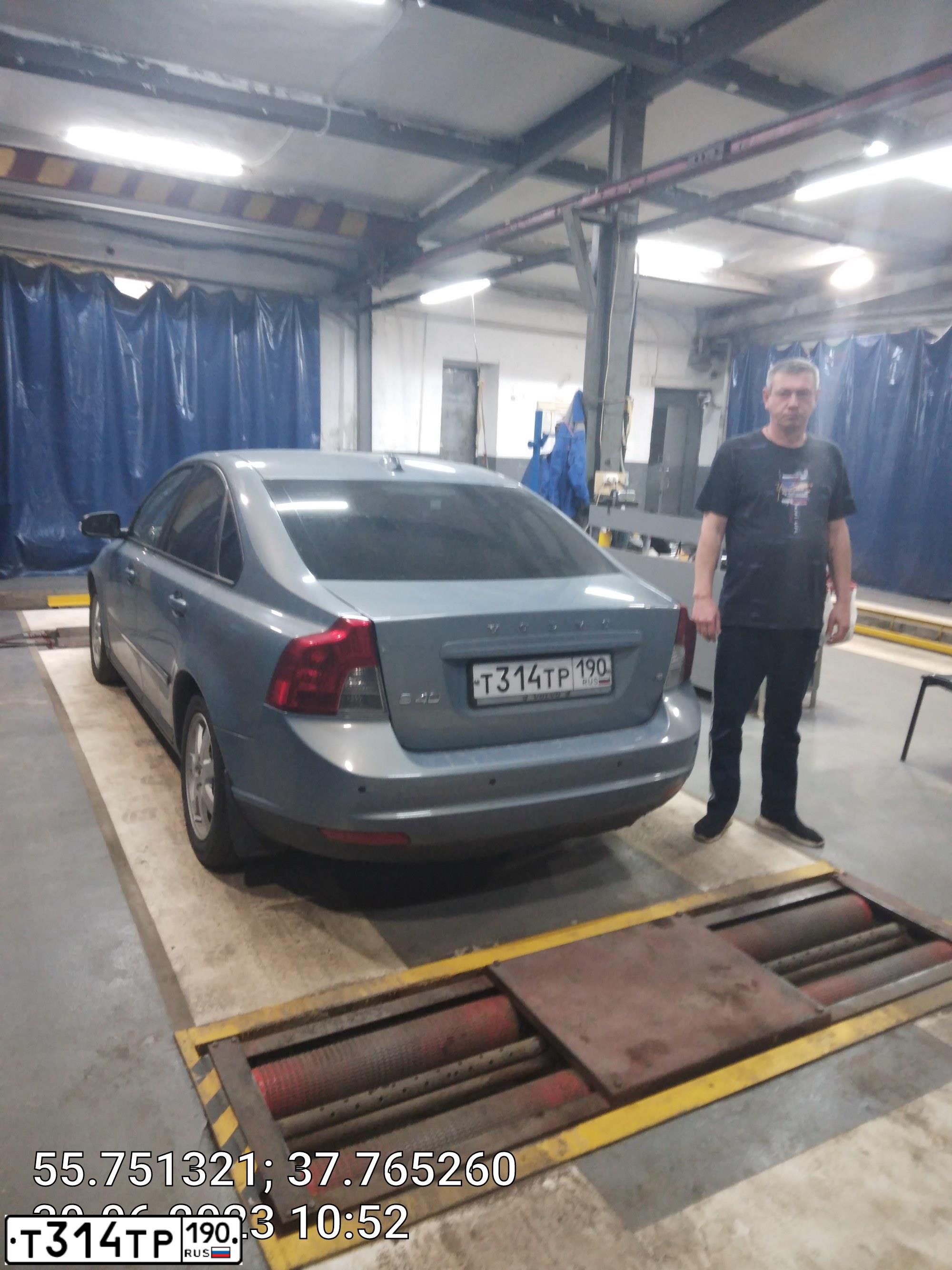 Фото автомобиля VOLVO S40, 2007 — госномер О727МТ761. Цвет: Серый