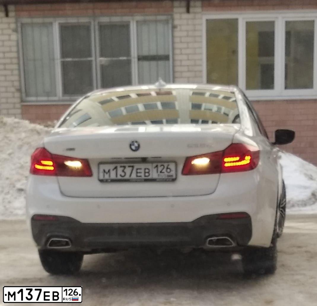 Фото автомобиля BMW SERIE 5, 2018 — госномер Х222ХТ26. Цвет: Белый