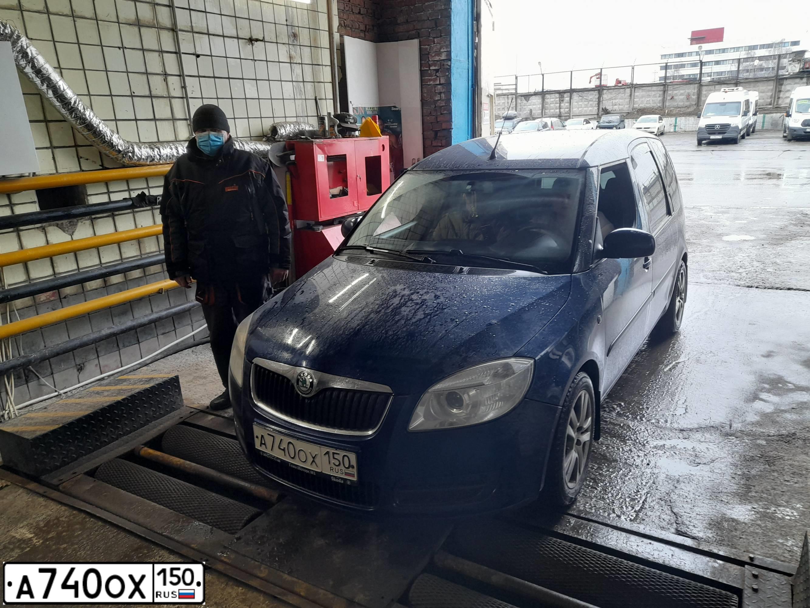 Фото автомобиля SKODA ROOMSTER, 2008 — госномер М253МА797. Цвет: Темно-синий