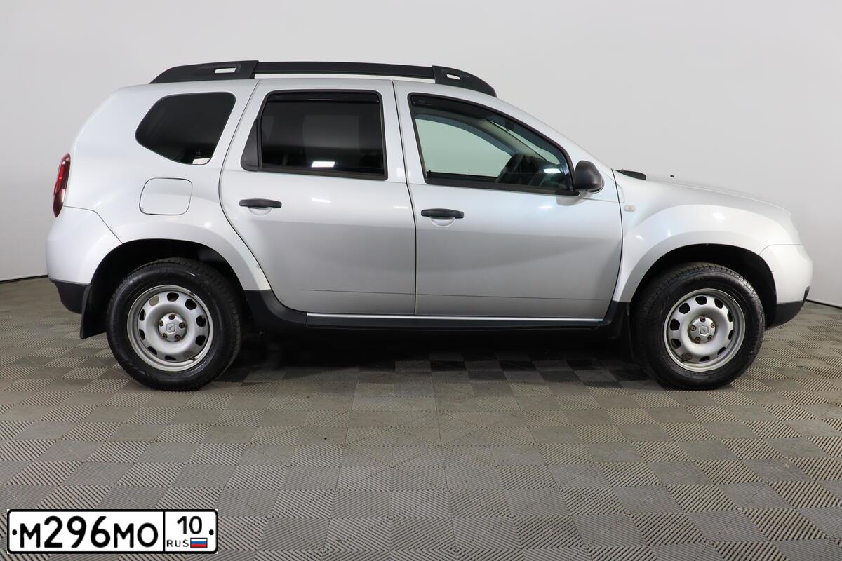 Фото автомобиля RENAULT DUSTER, 2016 — госномер М296МО10. Цвет: СВЕТЛО-СЕРЫЙ