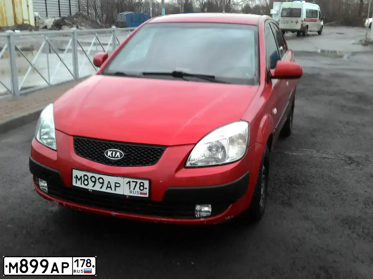 Фото автомобиля KIA RIO, 2008 — госномер М899АР178. Цвет: КРАСНЫЙ