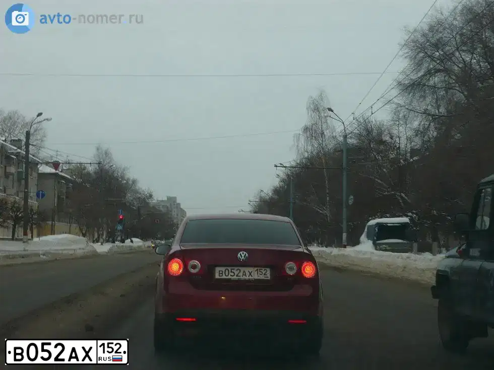 Фото автомобиля VOLKSWAGEN JETTA, 2007 — госномер В052АХ152. Цвет: КРАСНЫЙ