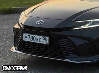 Фото автомобиля TOYOTA CAMRY, 2024 — госномер М780КС95. Цвет: ЧЕРНЫЙ
