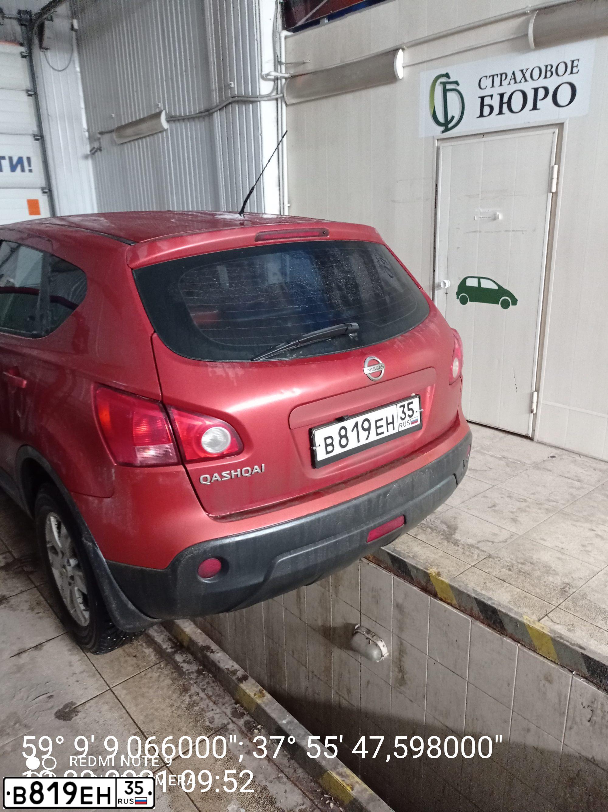 Фото автомобиля NISSAN QASHQAI, 2007 — госномер В819ЕН35. Цвет: ТЕМНО-КРАСНЫЙ