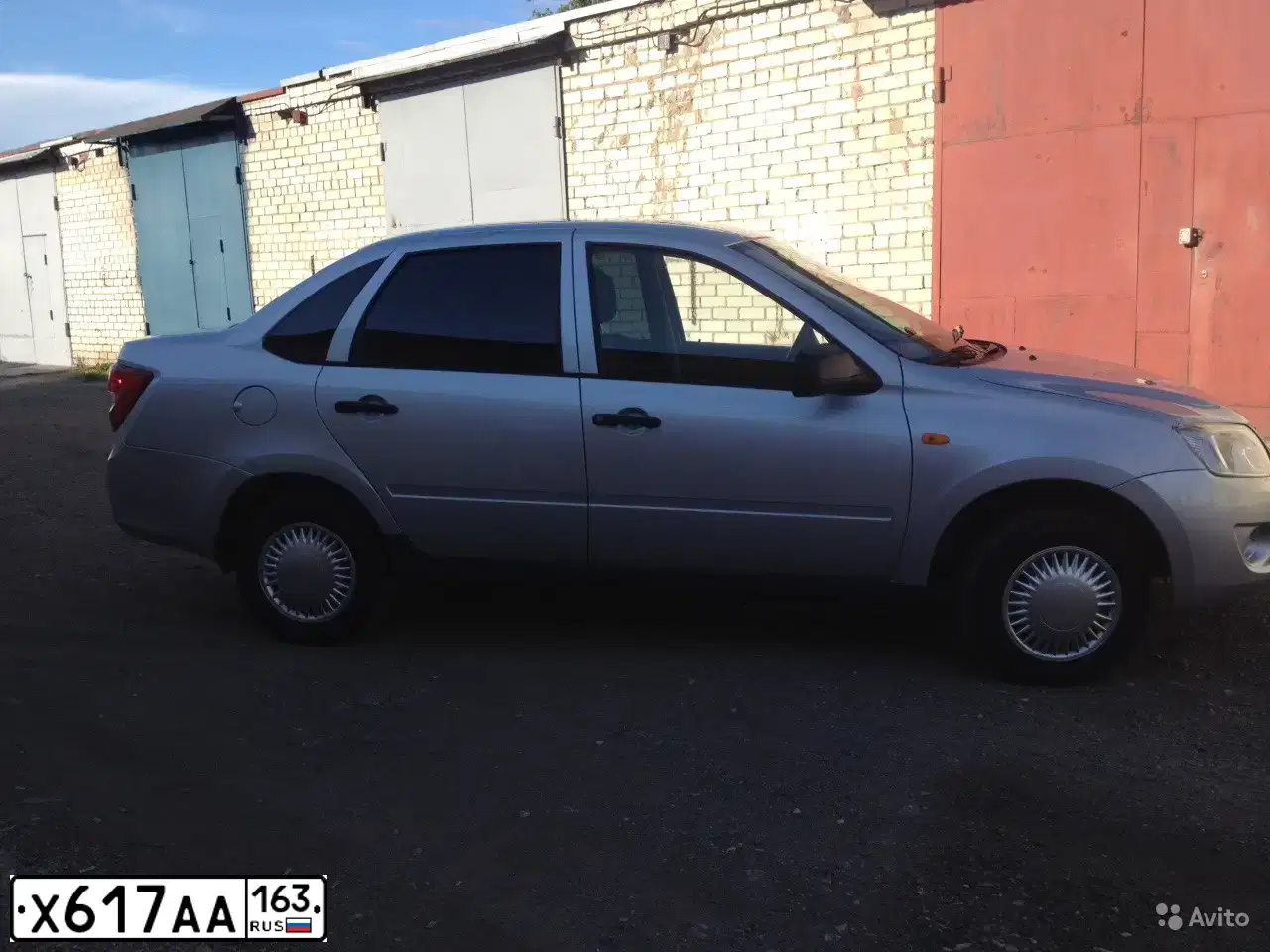 Фото автомобиля LADA 2190 GRANTA, 2012 — госномер Е357ММ116. Цвет: СЕРЕБРИСТЫЙ