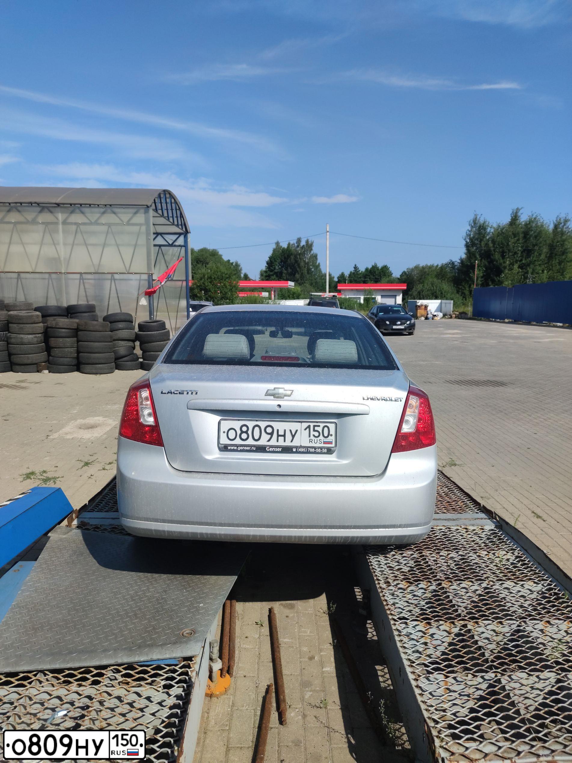 Фото автомобиля CHEVROLET LACETTI, 2007 — госномер О809НУ150. Цвет: Серебристый