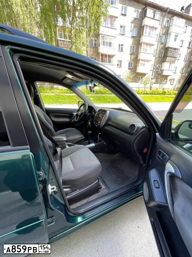 Фото автомобиля TOYOTA RAV4, 2003 — госномер А859РВ154. Цвет: ТЕМНО ЗЕЛЕНЫЙ
