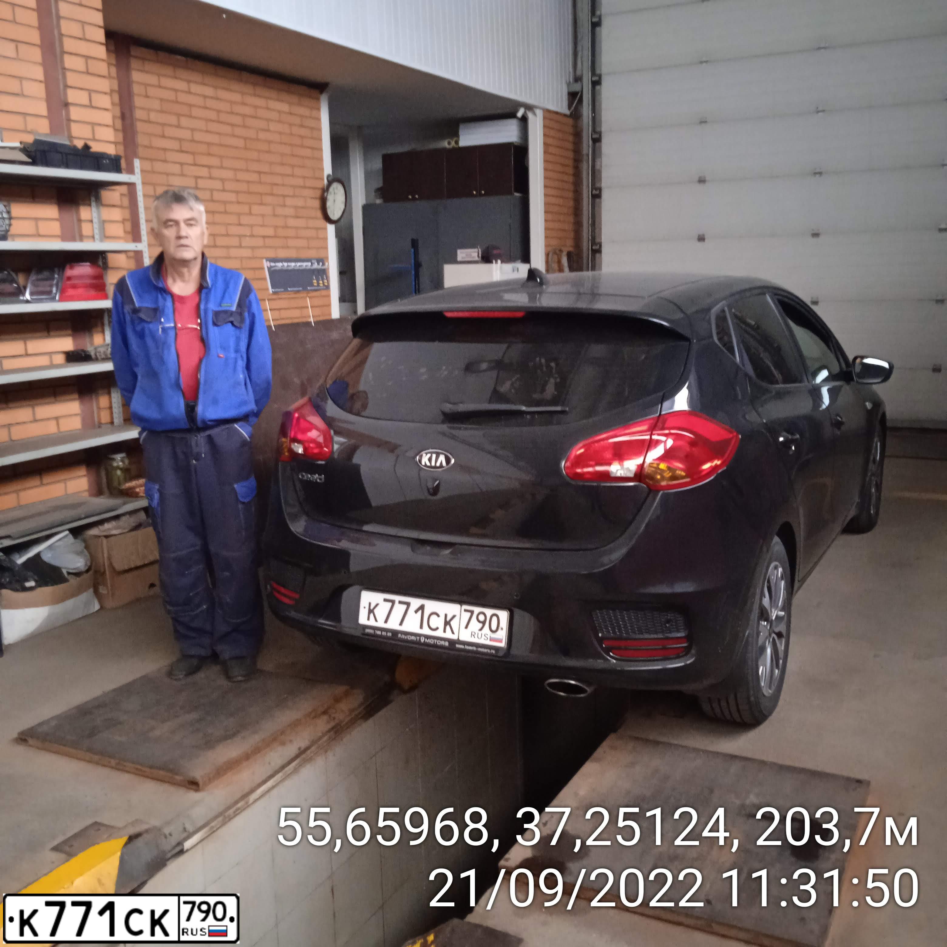 Фото автомобиля KIA JD(CEE`D), 2018 — госномер С036ВН198. Цвет: ЧЕРНЫЙ ПЕРЛАМУТР