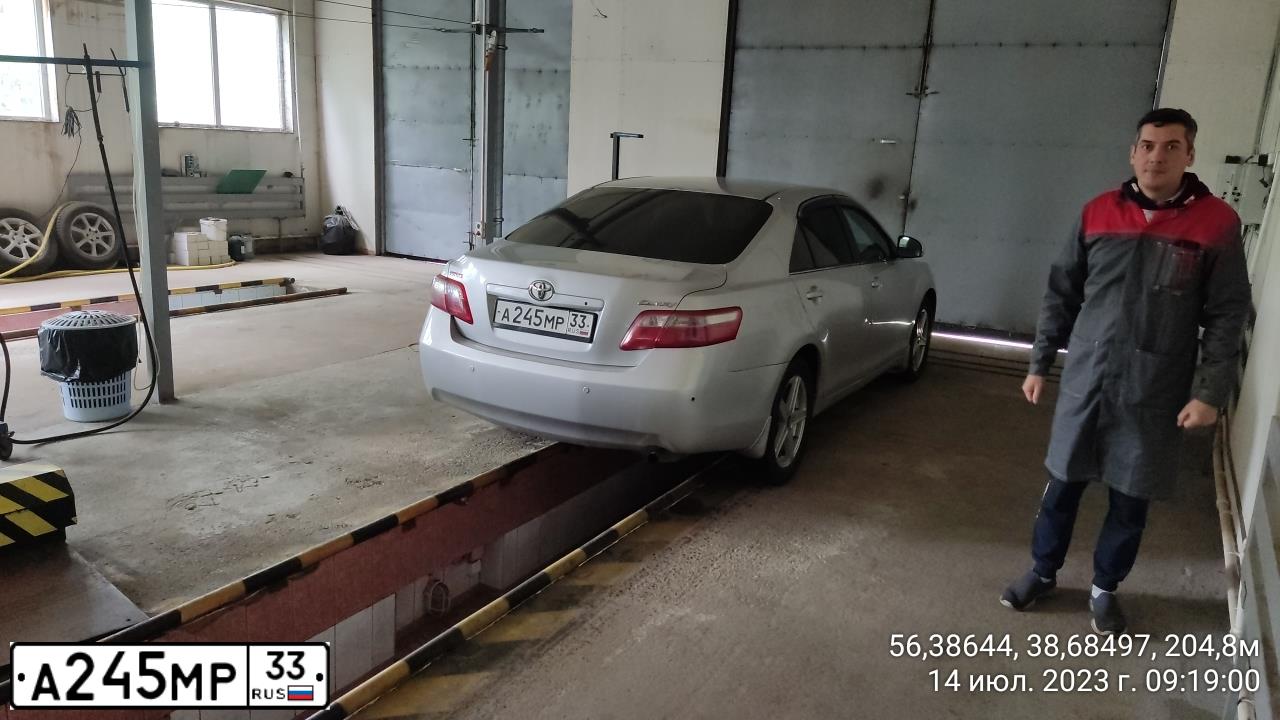 Фото автомобиля TOYOTA CAMRY, 2010 — госномер О080МР33. Цвет: СЕРЕБРИСТЫЙ МЕТАЛЛИК