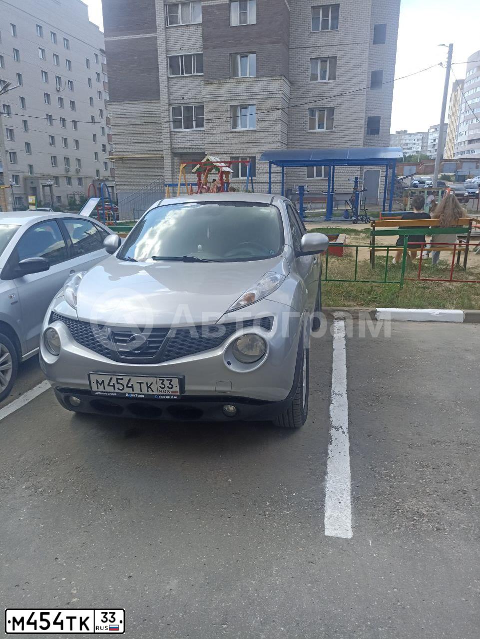 Фото автомобиля NISSAN JUKE, 2011 — госномер М454ТК33. Цвет: СЕРЕБРИСТЫЙ