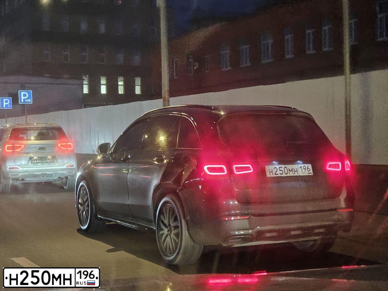 Фото автомобиля MERCEDES-BENZ GLC200, 2020 — госномер О417УР196. Цвет: ЧЕРНЫЙ