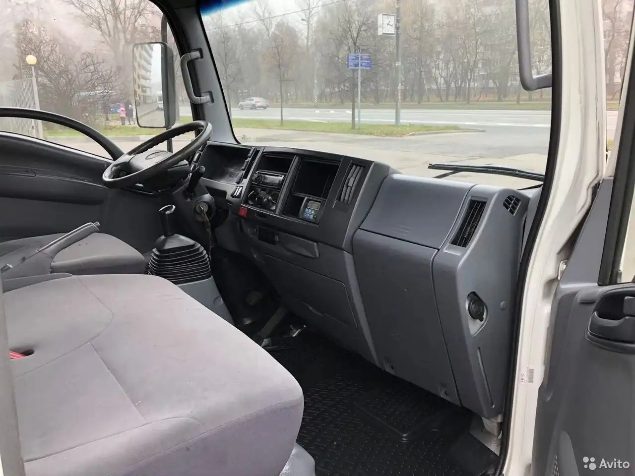 Фото автомобиля CHEVROLET TAHOE, 2005 — госномер О424ВУ797. Цвет: СЕРЫЙ