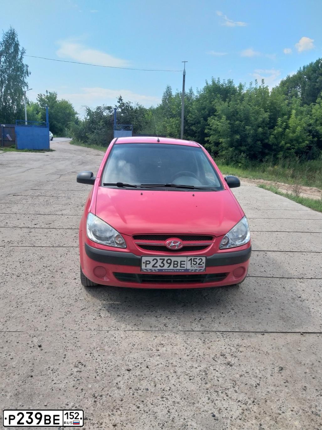 Фото автомобиля HYUNDAI GETZ, 2008 — госномер Р239ВЕ152. Цвет: Красный