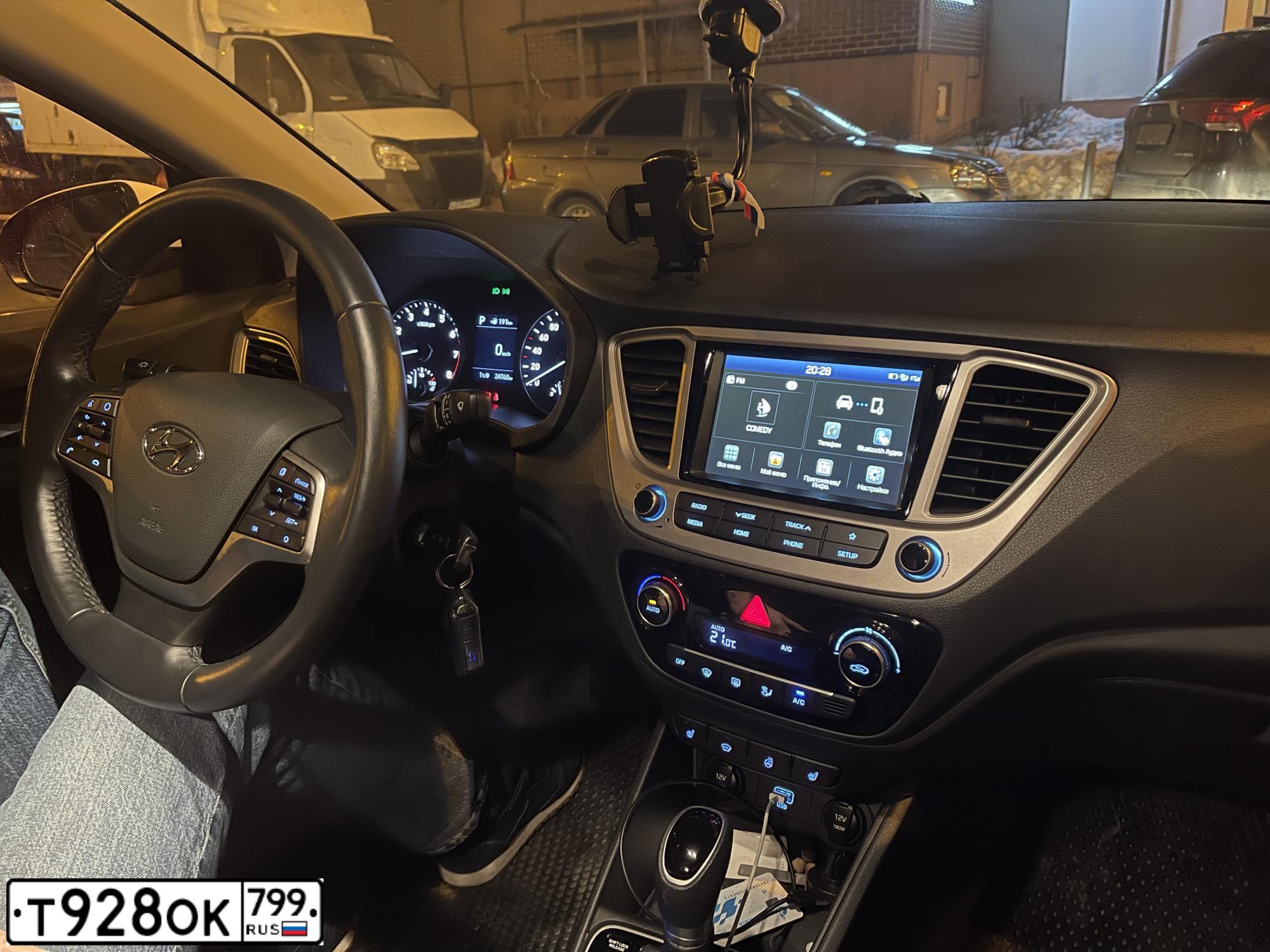Фото автомобиля HYUNDAI SOLARIS, 2019 — госномер Т928ОК799. Цвет: Белый