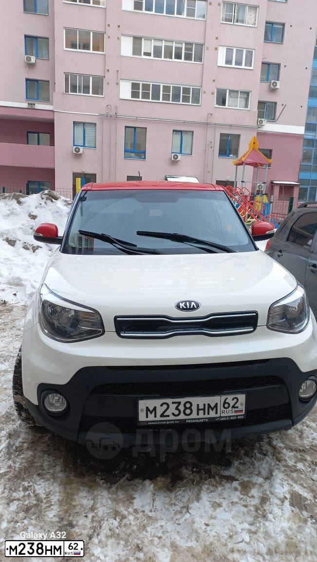 Фото автомобиля KIA SOUL, 2018 — госномер Е444СС62. Цвет: Белый