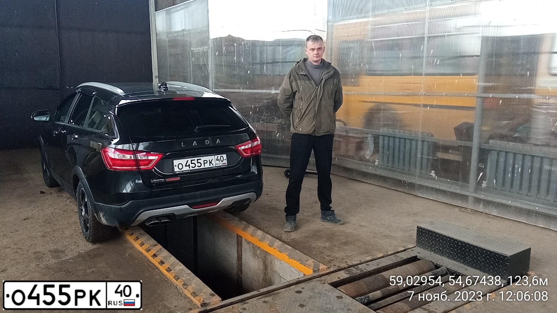 Фото автомобиля LADA VESTA, 2019 — госномер О582УО159. Цвет: ЧЕРНЫЙ