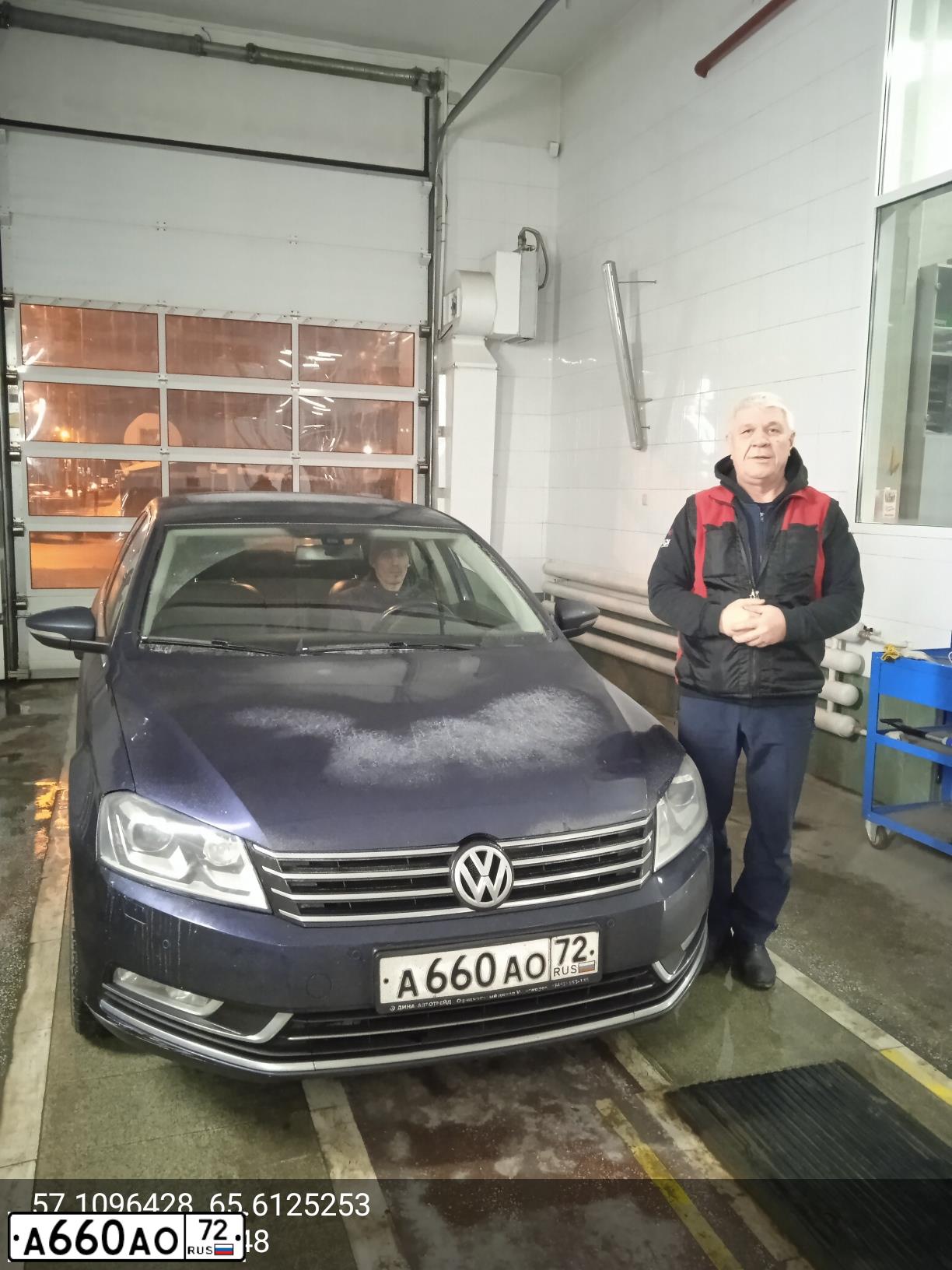 Фото автомобиля VOLKSWAGEN PASSAT, 2012 — госномер А660АО72. Цвет: ТЕМНО СИНИЙ