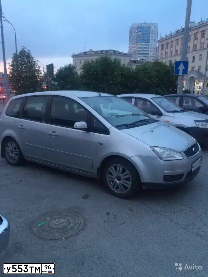 Фото автомобиля FORD FOCUS C-MAX, 2006 — госномер У553ТМ96. Цвет: СВЕТЛО-СЕРЫЙ