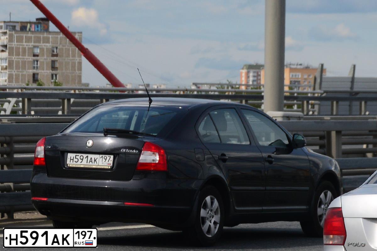 Фото автомобиля SKODA OCTAVIA, 2010 — госномер Н591АК197. Цвет: ЧЕРНЫЙ