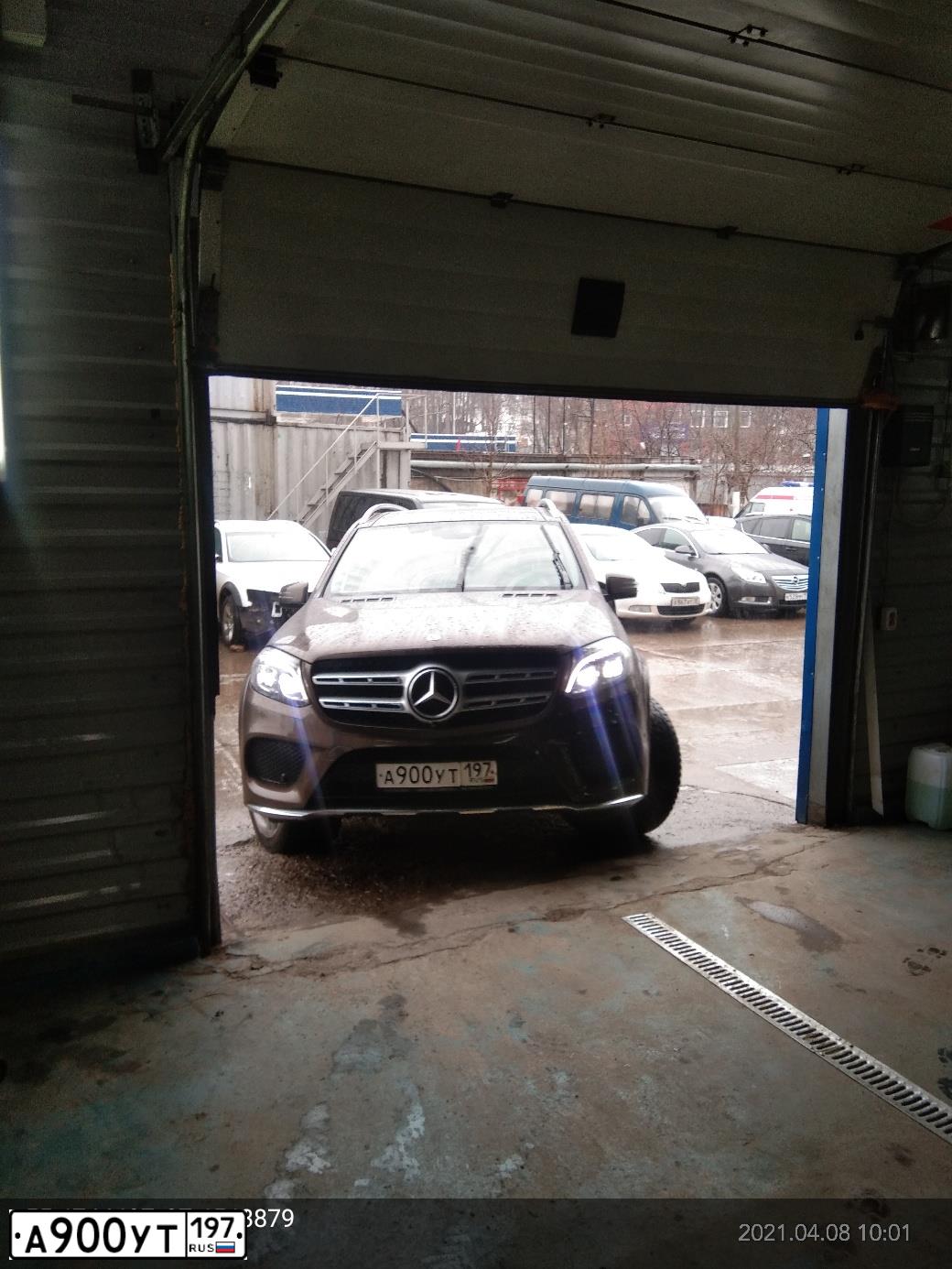 Фото автомобиля MERCEDES GL-KLASSE, 2017 — госномер К777ВА31. Цвет: Коричневый