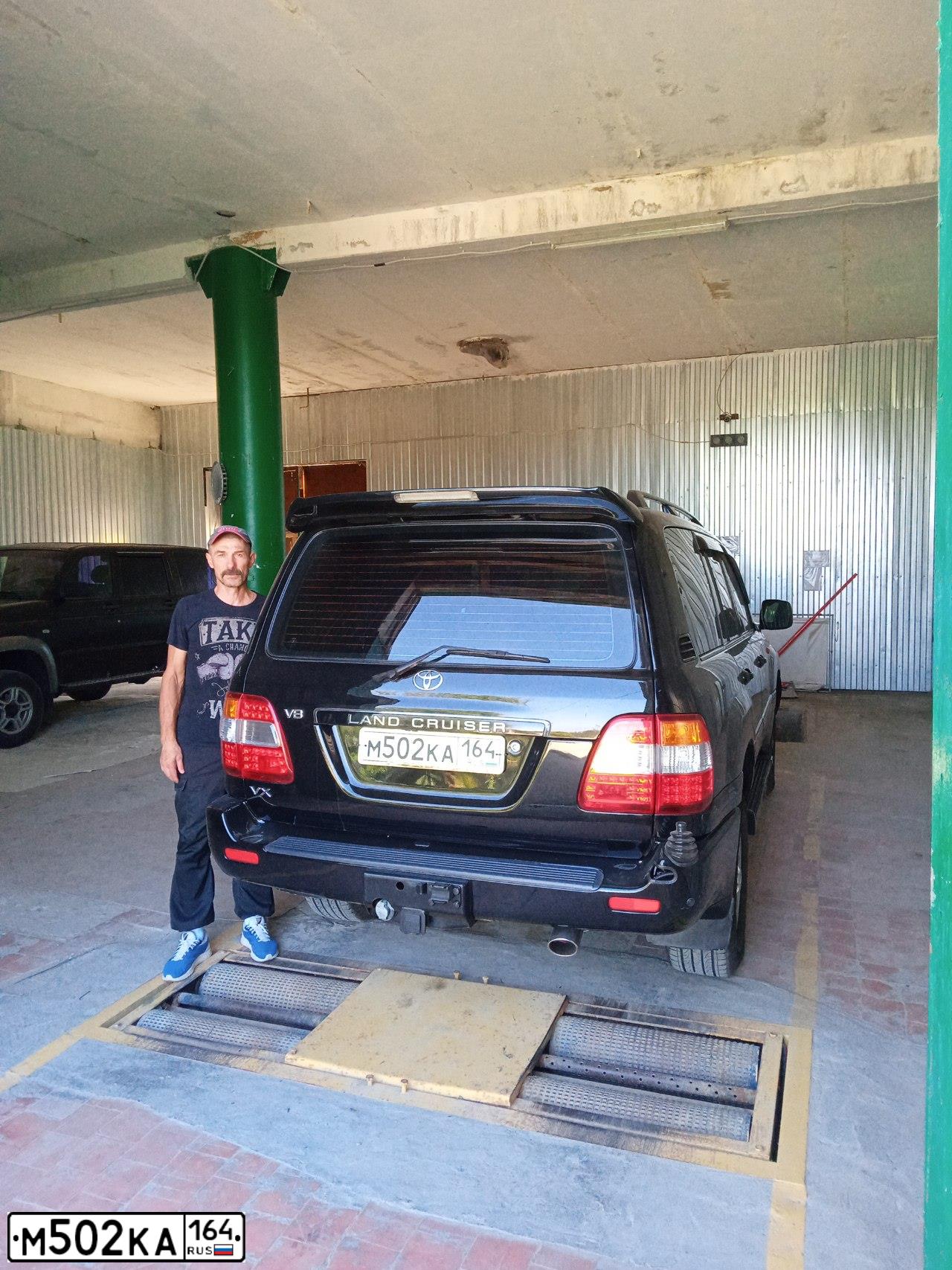Фото автомобиля TOYOTA LANDCRUISER, 2007 — госномер М502КА164. Цвет: ЧЕРНЫЙ