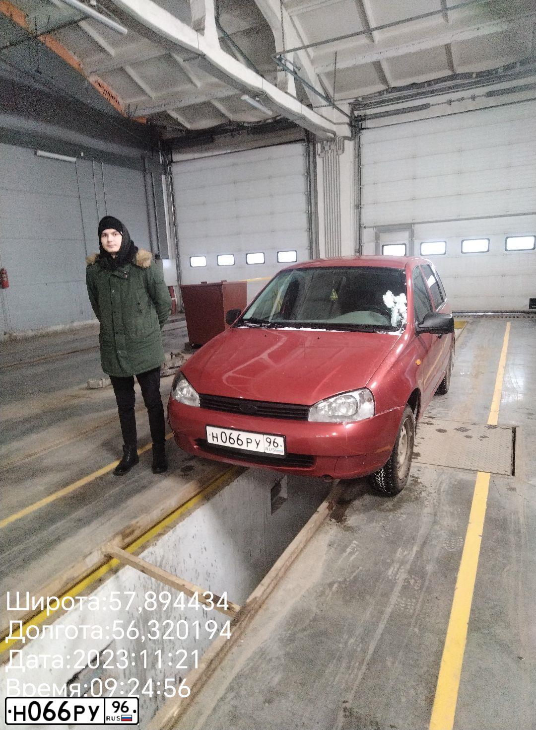 Фото автомобиля LADA KALINA, 2009 — госномер О385РТ159. Цвет: СЕРЕБРИСТО-КРАСНЫЙ