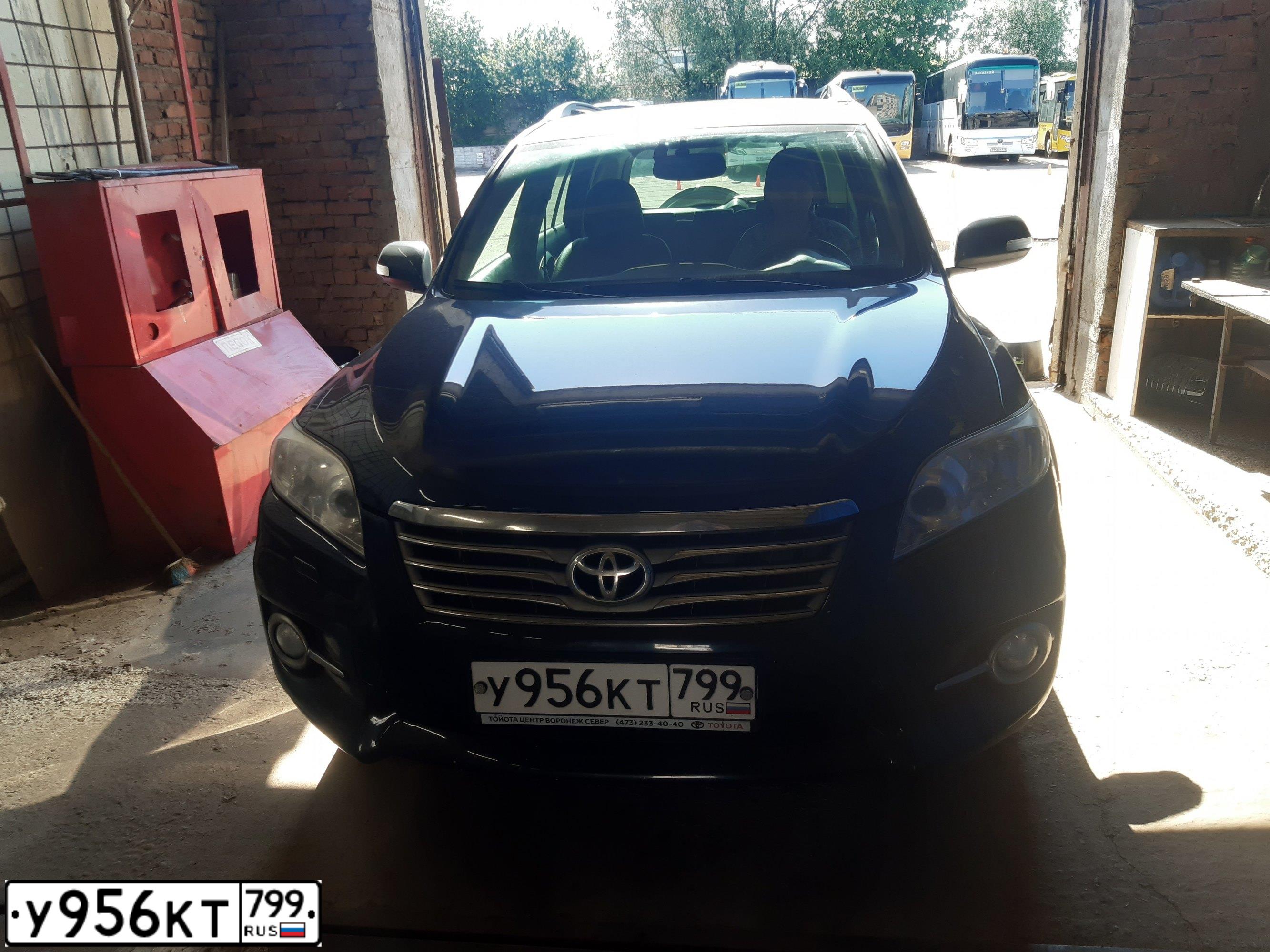 Фото автомобиля TOYOTA RAV4, 2010 — госномер О057СА750. Цвет: ТЕМНО-СЕРЫЙ