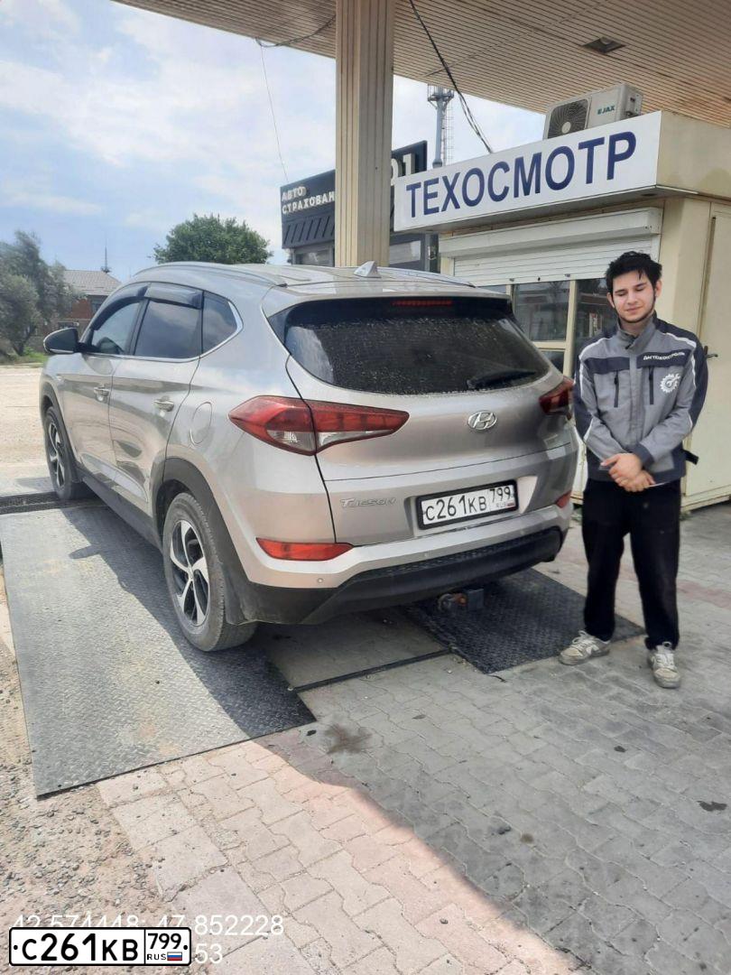 Фото автомобиля HYUNDAI TUCSON, 2018 — госномер С261КВ799. Цвет: СВЕТЛО БЕЖЕВЫЙ