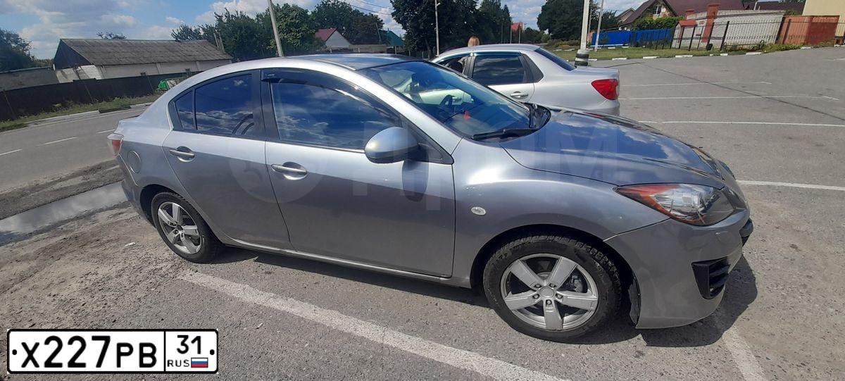 Фото автомобиля MAZDA A 3, 2011 — госномер Х227РВ31. Цвет: СЕРЕБРИСТЫЙ