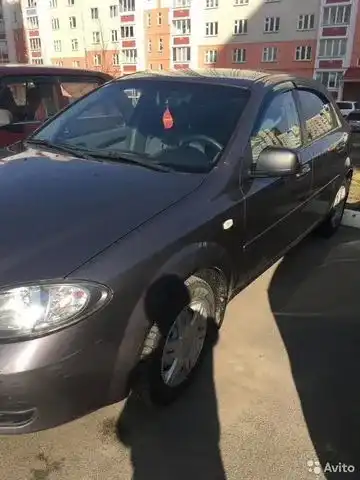 Фото автомобиля CHEVROLET LACETTI CLAN J200, 2011 — госномер С458СУ57. Цвет: СЕРЫЙ