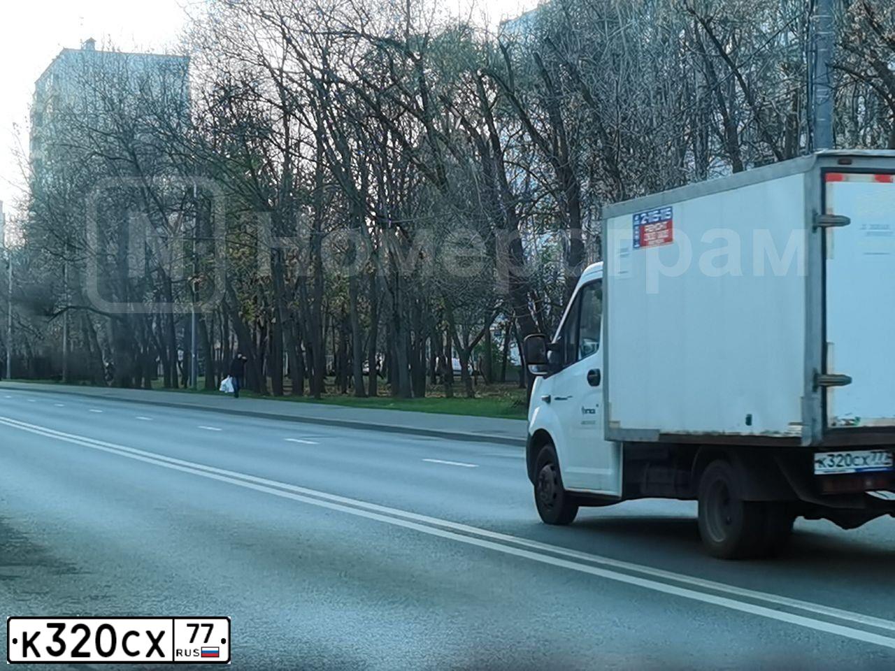 Фото автомобиля HYUNDAI SOLARIS, 2012 — госномер К320СХ77. Цвет: БЕЛЫЙ