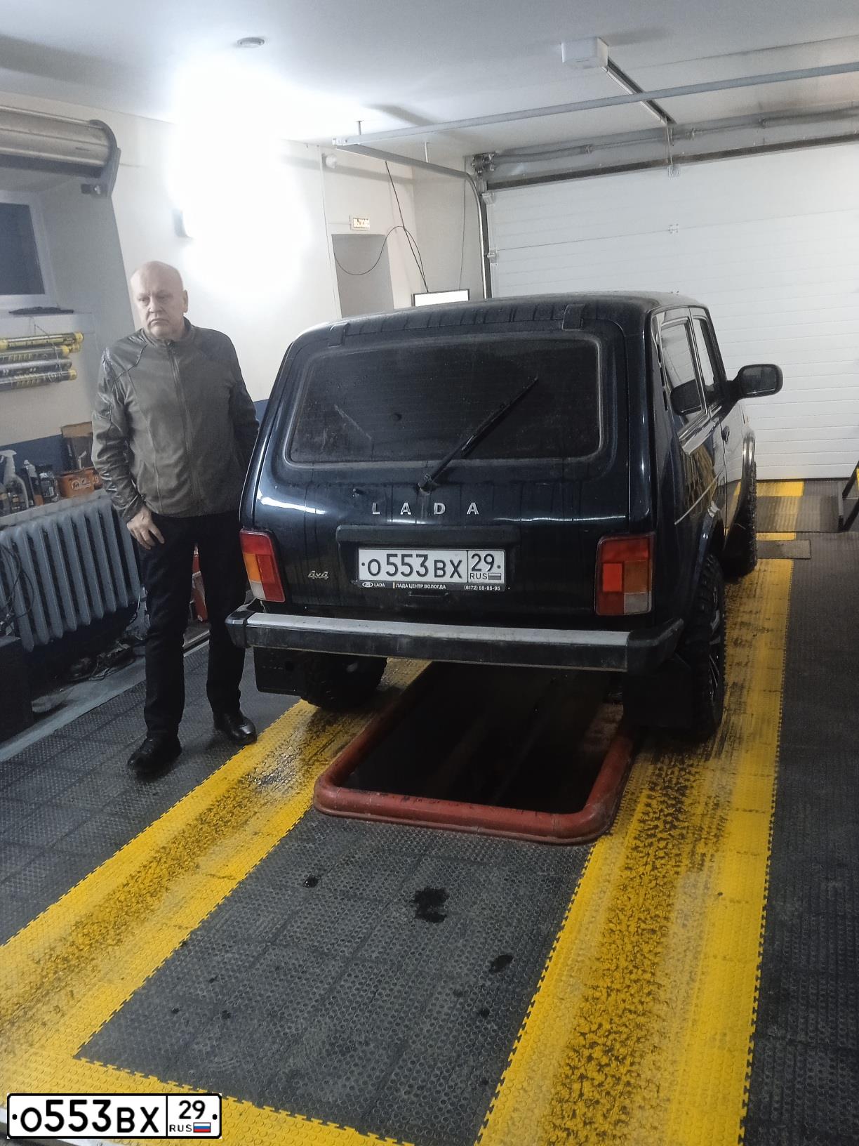 Фото автомобиля LADA 2121 NIVA, 2017 — госномер С347КТ198. Цвет: Темно-зеленый