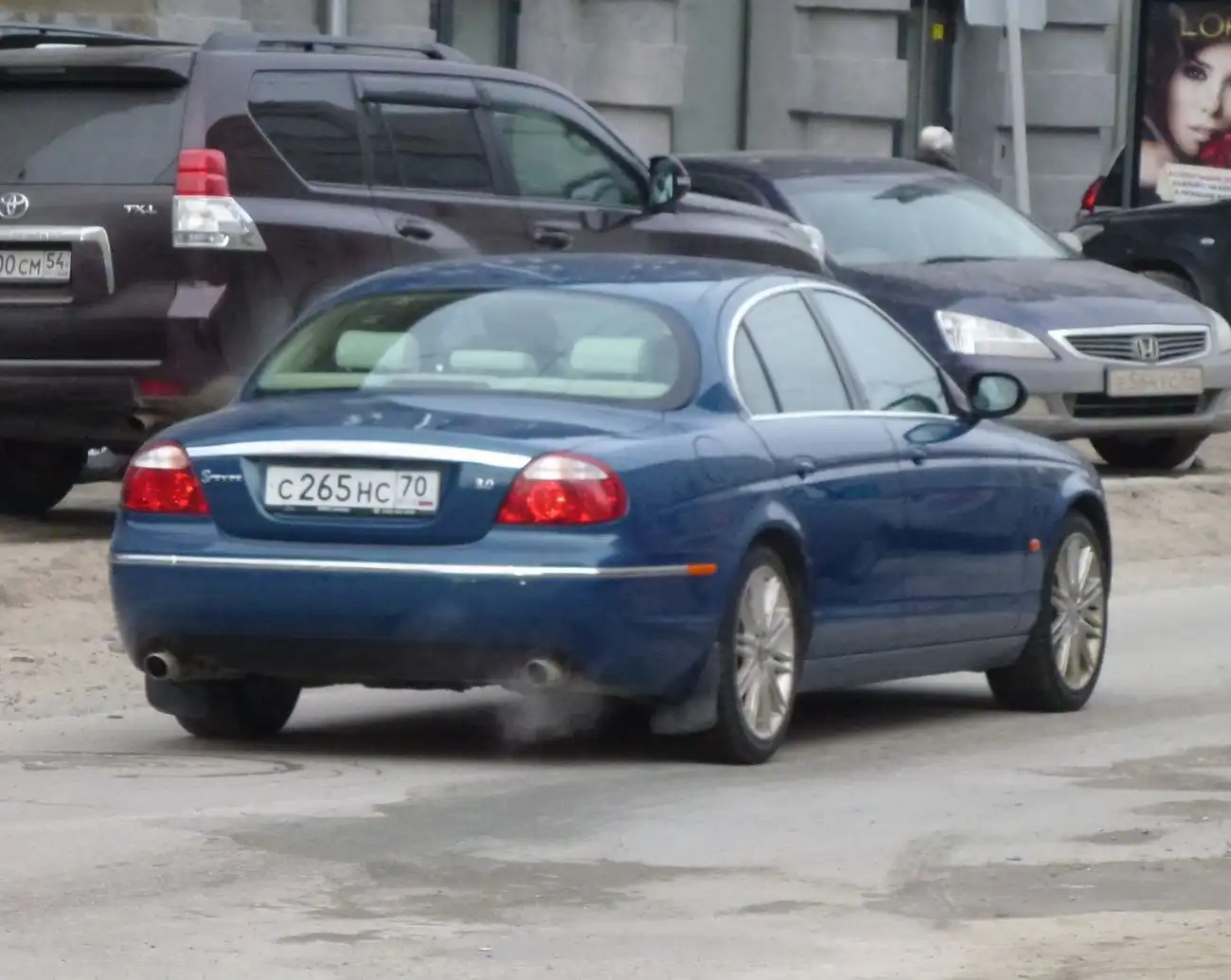 Фото автомобиля JAGUAR S-TYPE, 2007 — госномер Е979РЕ147. Цвет: синий