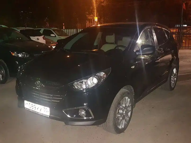 Фото автомобиля HYUNDAI SANTA FE, 2012 — госномер Е138ЕА193. Цвет: Белый