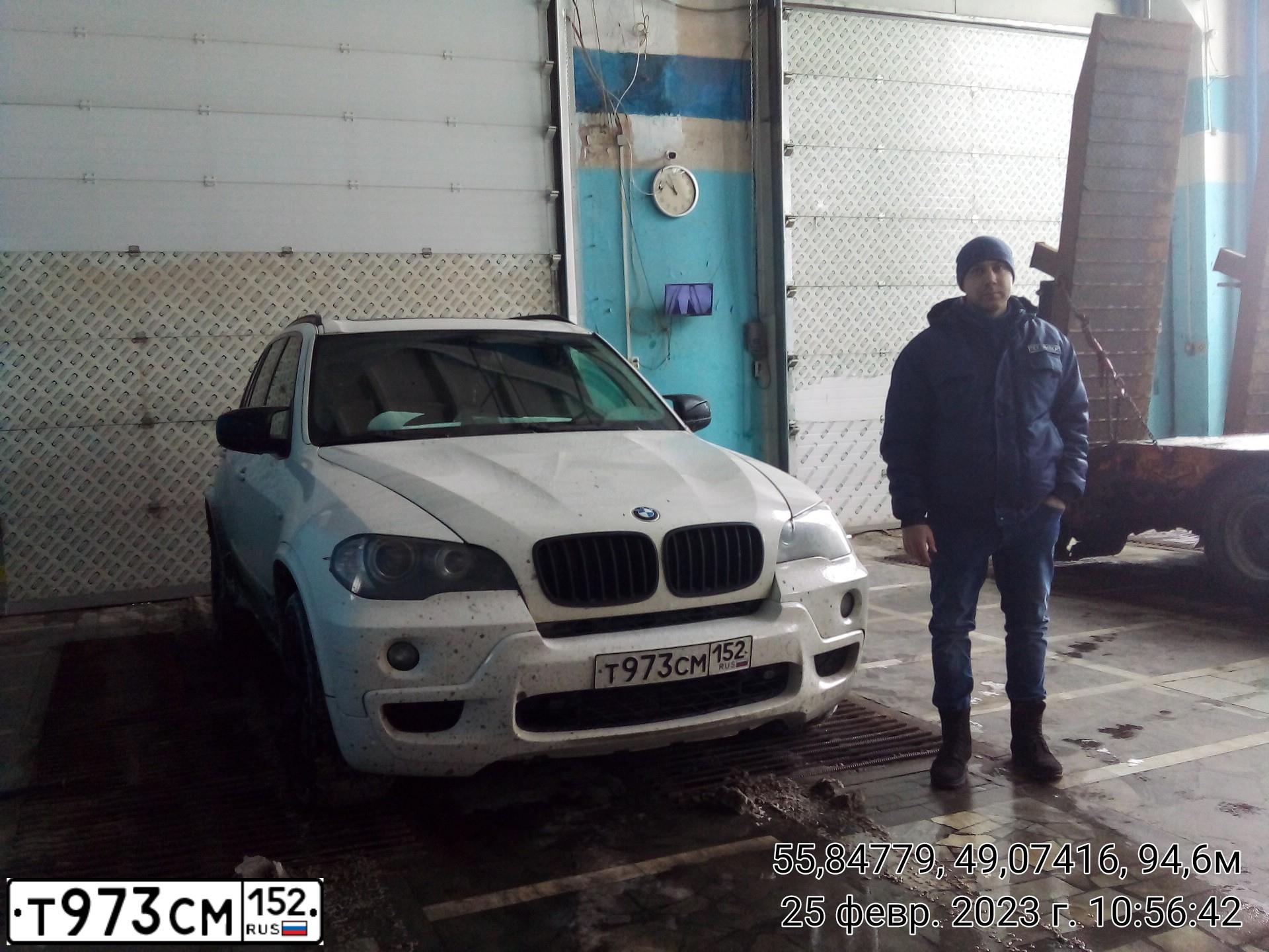 Фото автомобиля BMW X5, 2008 — госномер Р002ВУ46. Цвет: Белый