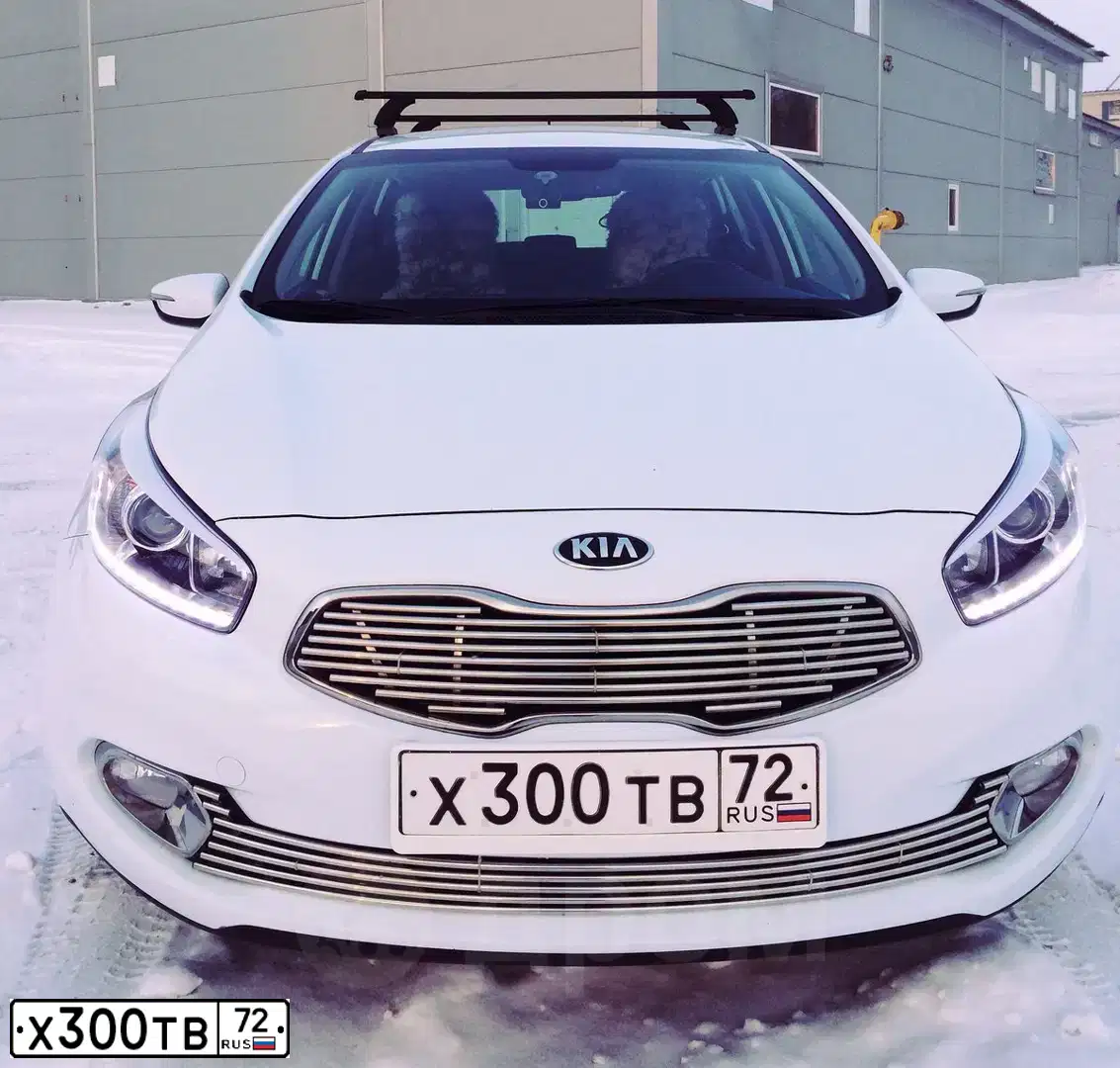 Фото автомобиля KIA CEE'D, 2013 — госномер Х888МВ72. Цвет: БЕЛЫЙ