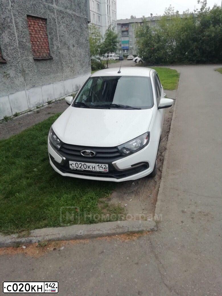 Фото автомобиля LADA 2190 GRANTA, 2019 — госномер С020КН142. Цвет: БЕЛЫЙ