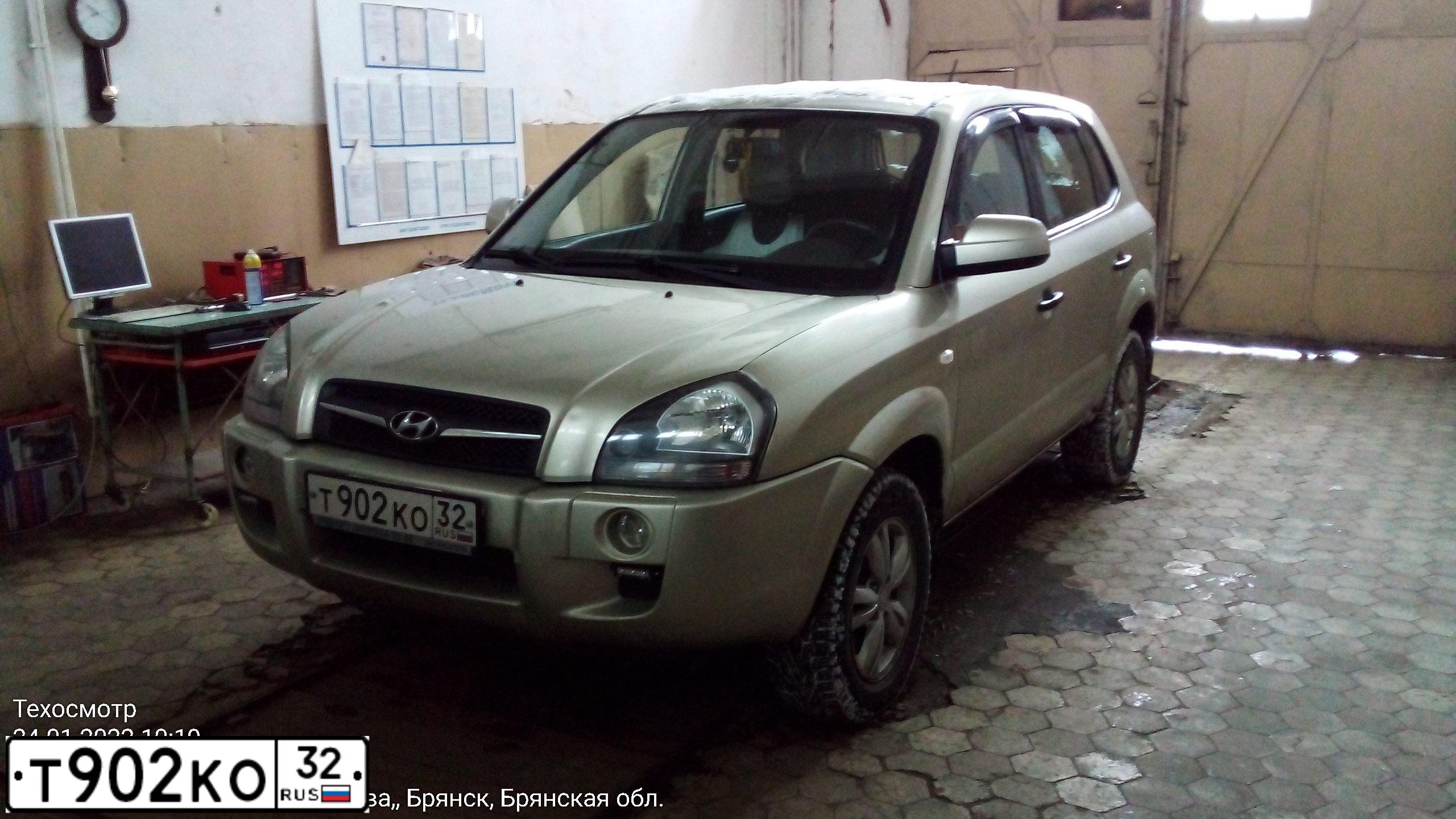 Фото автомобиля HYUNDAI TUCSON, 2008 — госномер Т902КО32. Цвет: Серебристый